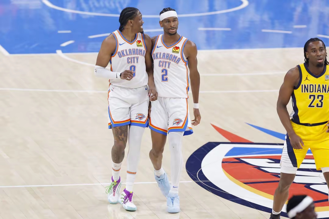 波尔图训练开放日，清晨队长鼓劲引欢呼，NBA季后赛在即，年轻球员得到机会的简单介绍