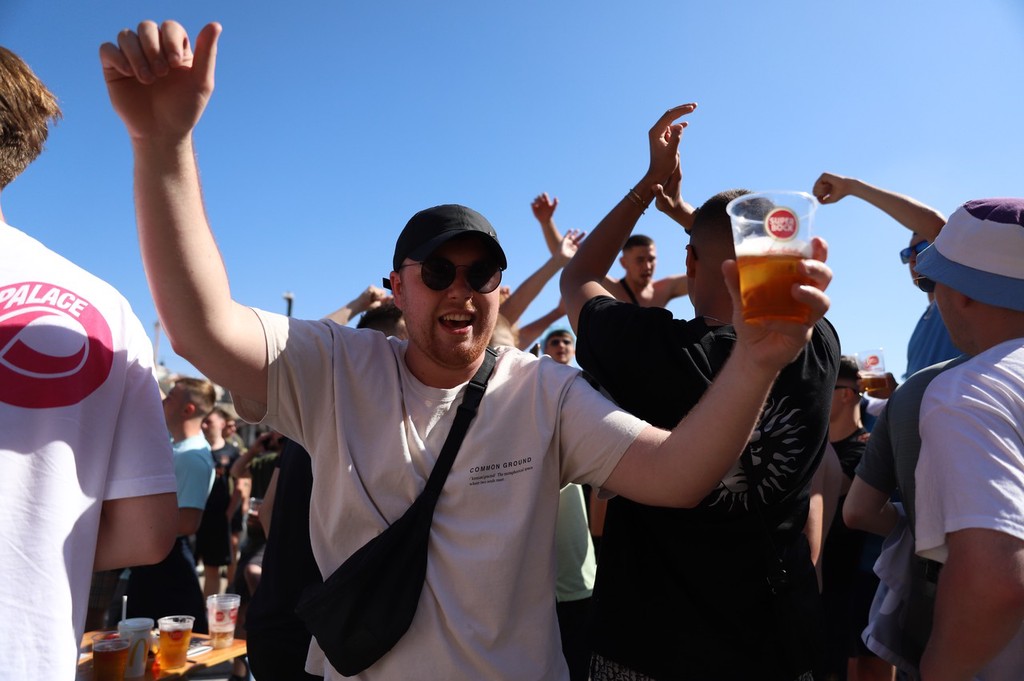 波尔图训练开放日，清晨队长鼓劲引欢呼，NBA季后赛在即，年轻球员得到机会的简单介绍