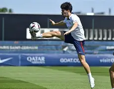 巴黎圣日耳曼训练开放日；今夜队长鼓劲引欢呼；法甲在即；资深球员宣示担当的简单介绍