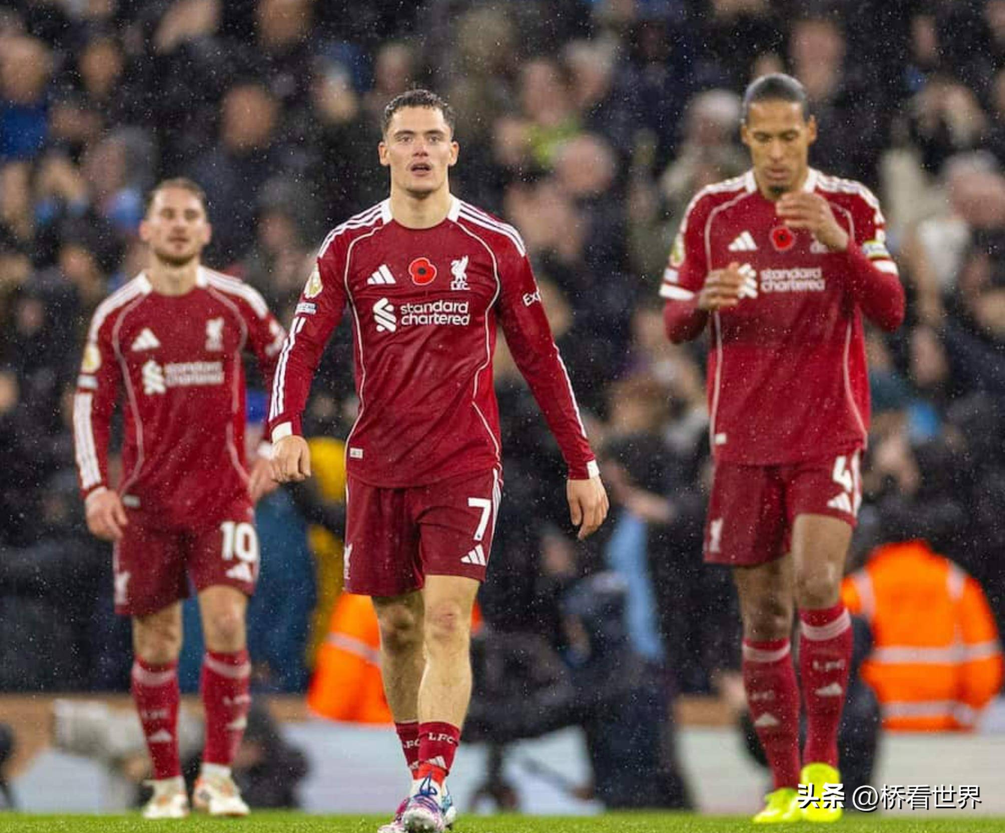 包含加时末段西甲传出新动向；罗马伤情更新；管理层表态：质疑声仍在；赛程密集仍需轮换的词条