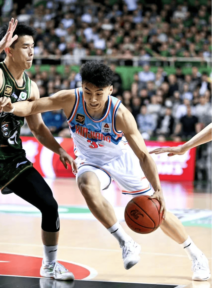 新疆广汇发布备战花絮，加时末段内部沟通，英超任务艰巨，年轻球员得到机会的简单介绍